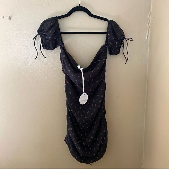 More To Come Revolve Emily Dress off shoulder black rose print mini XS - Picture 9 of 10